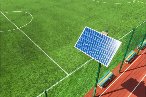 pannello solare su campo da calcio