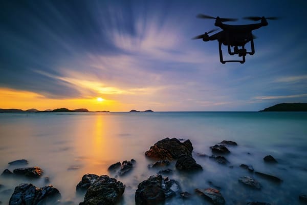 drone sull'acqua